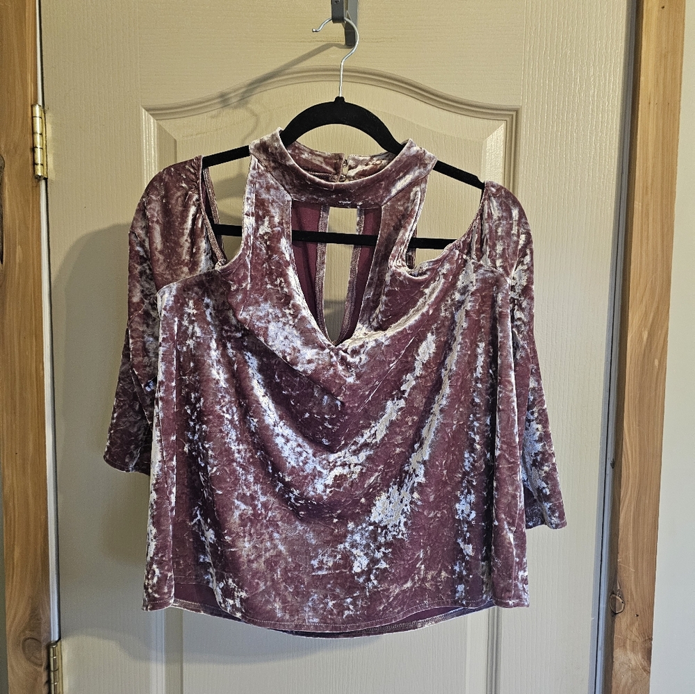 American Eagle large velvet 3/4 sleeve open shoulder blouse